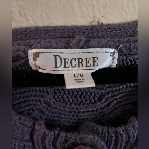 Decree Light weight purple midi sweater dress.3 buttons in the front. Large - Picture 3 of 4